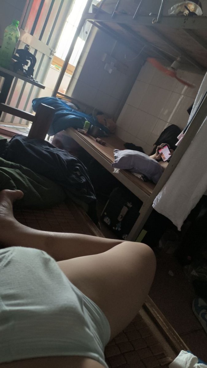 qq77yy11nb's tweet photo. 在宿舍脱光算天体 https://t.co/PR6ixSiNs9