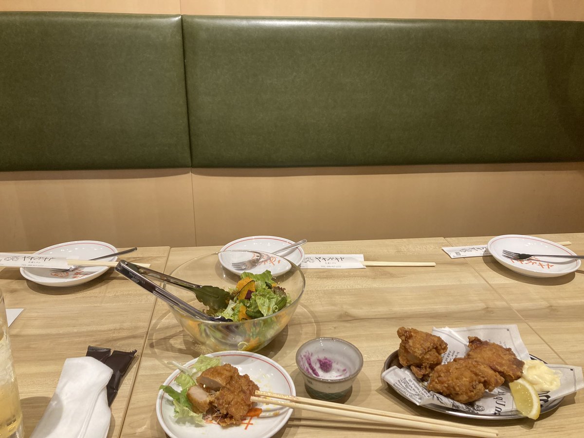 slimmaeken's tweet photo. 沖縄に来て、久しぶりに家族と食事しようと17時に約束したが、30分たって誰も来ない。

これが沖縄タイムか。

沖縄の人は17時に待ち合わせしたら、17時に家を出る。

そして俺が東京タイムに染まっちまったか。 https://t.co/u9FeRt7mYD