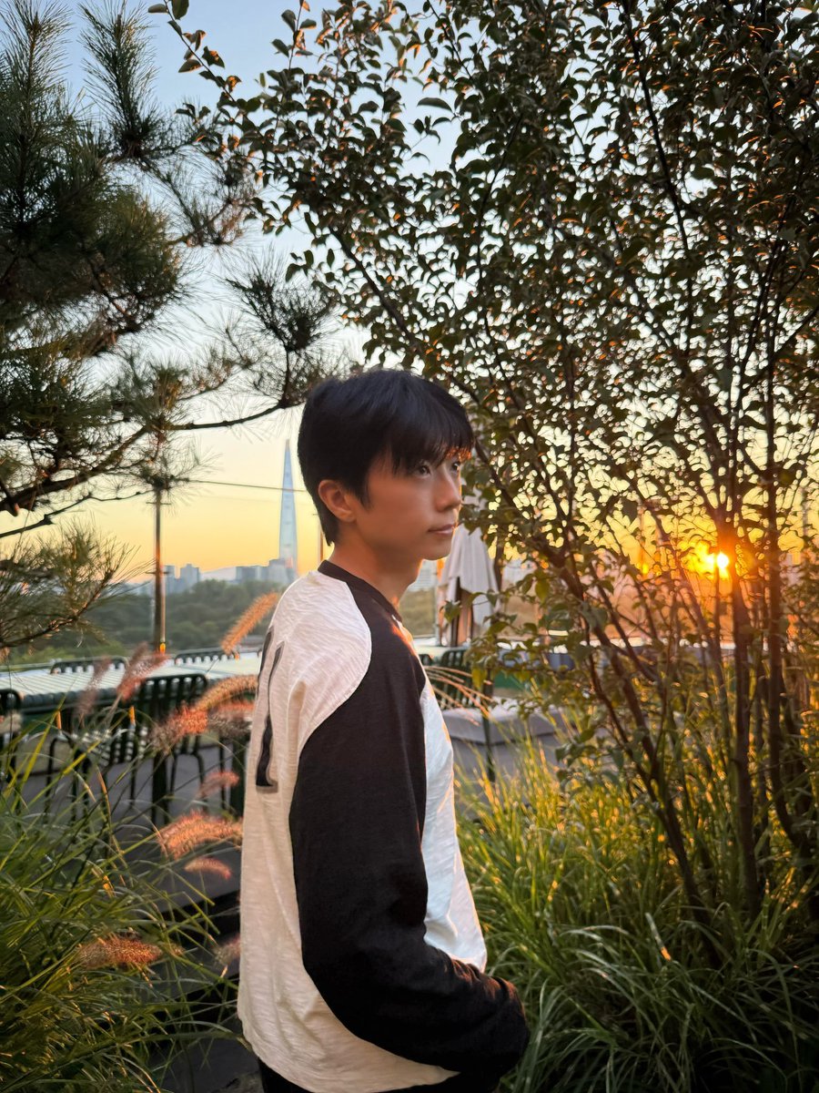 0904Walk's tweet photo. 제왚 옥상 같은데 
므찐 화보 촬영지 같단 말이지
      ㄴ 그야 모델이 좋으니까😉 https://t.co/s8AZAuIj1V