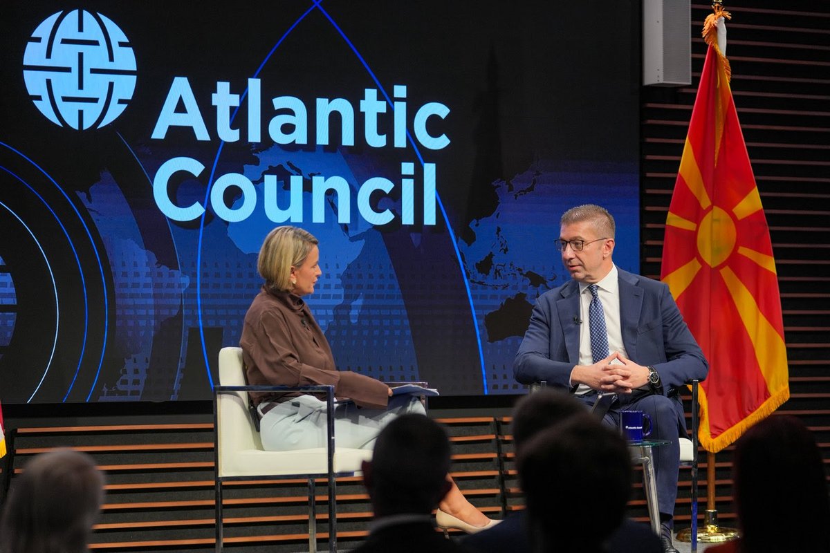 VladaMK's tweet photo. Мицкоски од Вашингтон: Европската интеграција мора да се темели на реформи и заслуги, нашата земја нема да чека- економијата мора да оди напред ⬇️

🔗https://t.co/Z94q1AfNZE https://t.co/h8ig3BYVgE