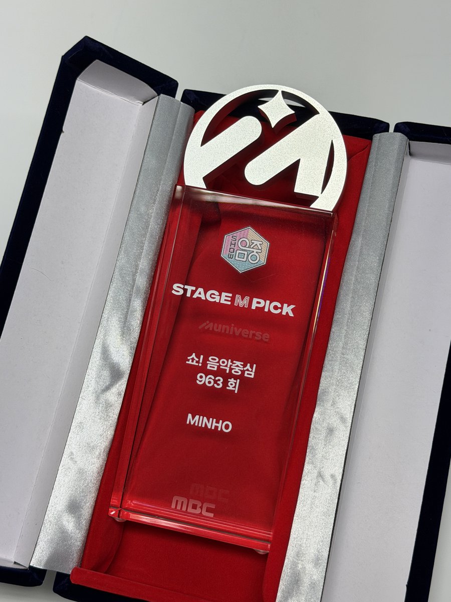 muniverse_io's tweet photo. 🏆 STAGE M PICK : MBC 쇼! 음악중심 963회차

#스테이지엠픽 트로피 도착! 🎁
.
.
#MINHO #민호 #Makeithot #MINHO_Makeithot
축하드립니다 💗

*트로피는 아티스트에게 직접 전달됩니다 ✨ https://t.co/lCPKzBVCQz