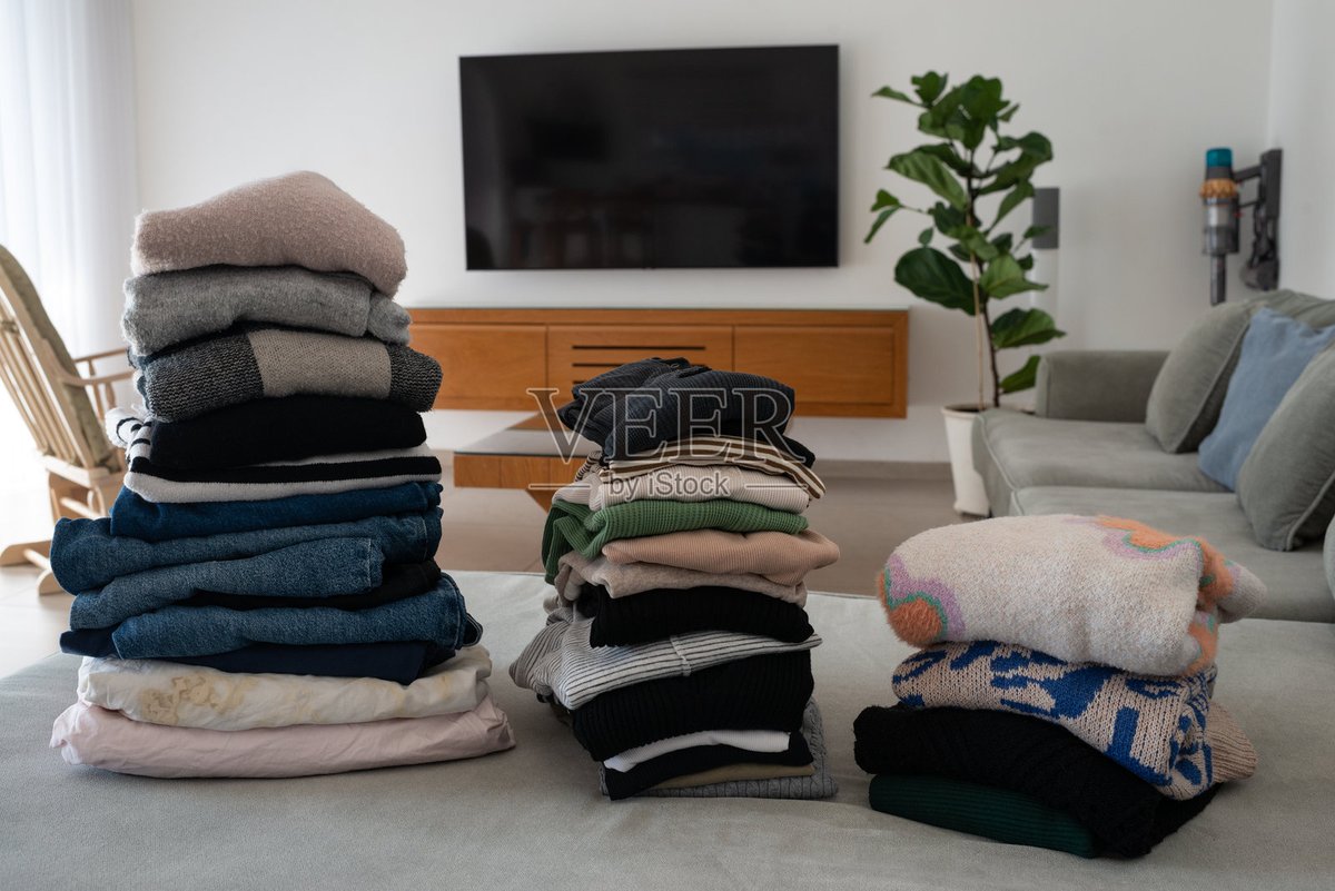 giarx858836's tweet photo. Just folded the whole load of laundry that's been sitting on the couch for 3 days—win for today! ， https://t.co/Zn5KjasBZi