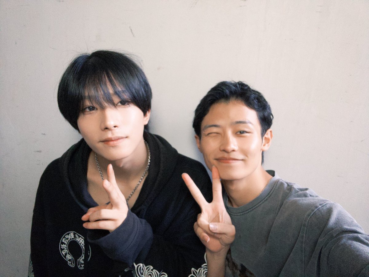 Keito__0123's tweet photo. テニス終わってすぐせいやくんと現場で🫶
楽しくやってるよ😎😉
#薄ミュ #木村聖哉 https://t.co/KJUKSBpQ0h