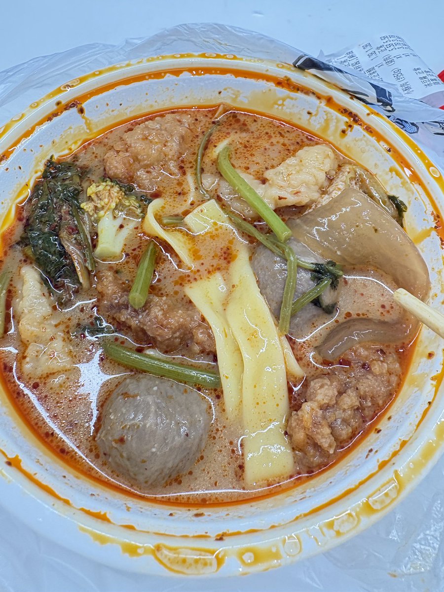 xiaoting_loey's tweet photo. 最近真的被麻辣烫吃伤了 今天换个口味 这个肉肠饭我愿意吃一辈子😋😋 https://t.co/1Qv9iUyDem