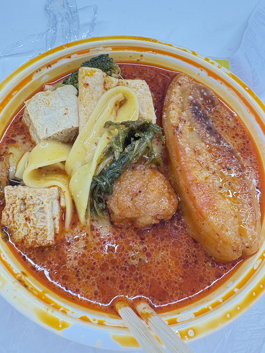 xiaoting_loey's tweet photo. 最近真的被麻辣烫吃伤了 今天换个口味 这个肉肠饭我愿意吃一辈子😋😋 https://t.co/1Qv9iUyDem