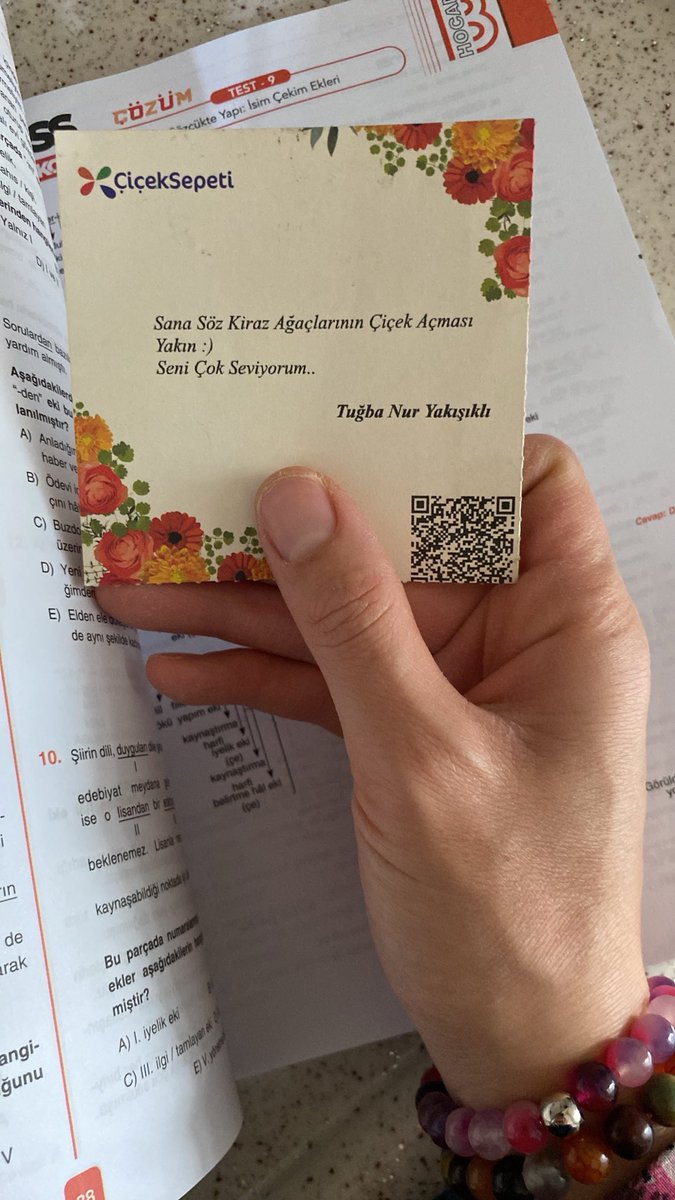 fikriyekocakk's tweet photo. Kitabımın arasında ne buldum 
🌸🍒
Epey eski benim için taptaze bişey .. https://t.co/kA0rWSnDDJ