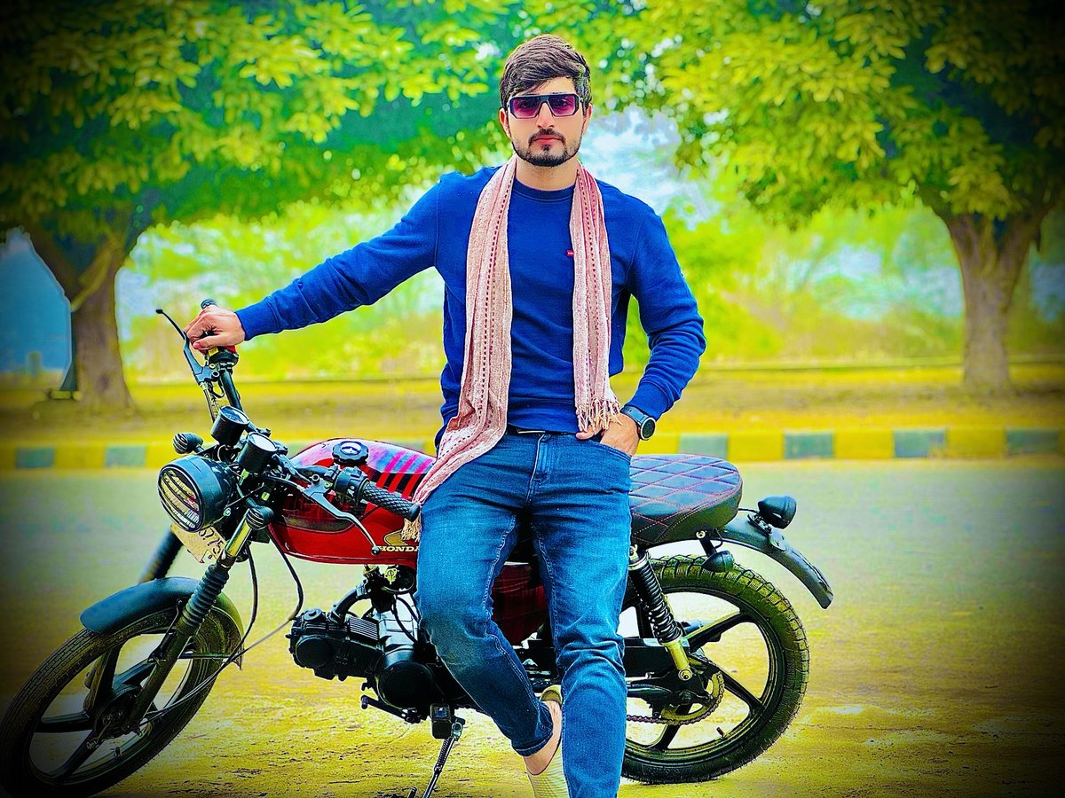 FannyStancjdzb's tweet photo. Cafe Racer https://t.co/VekllErYJ1