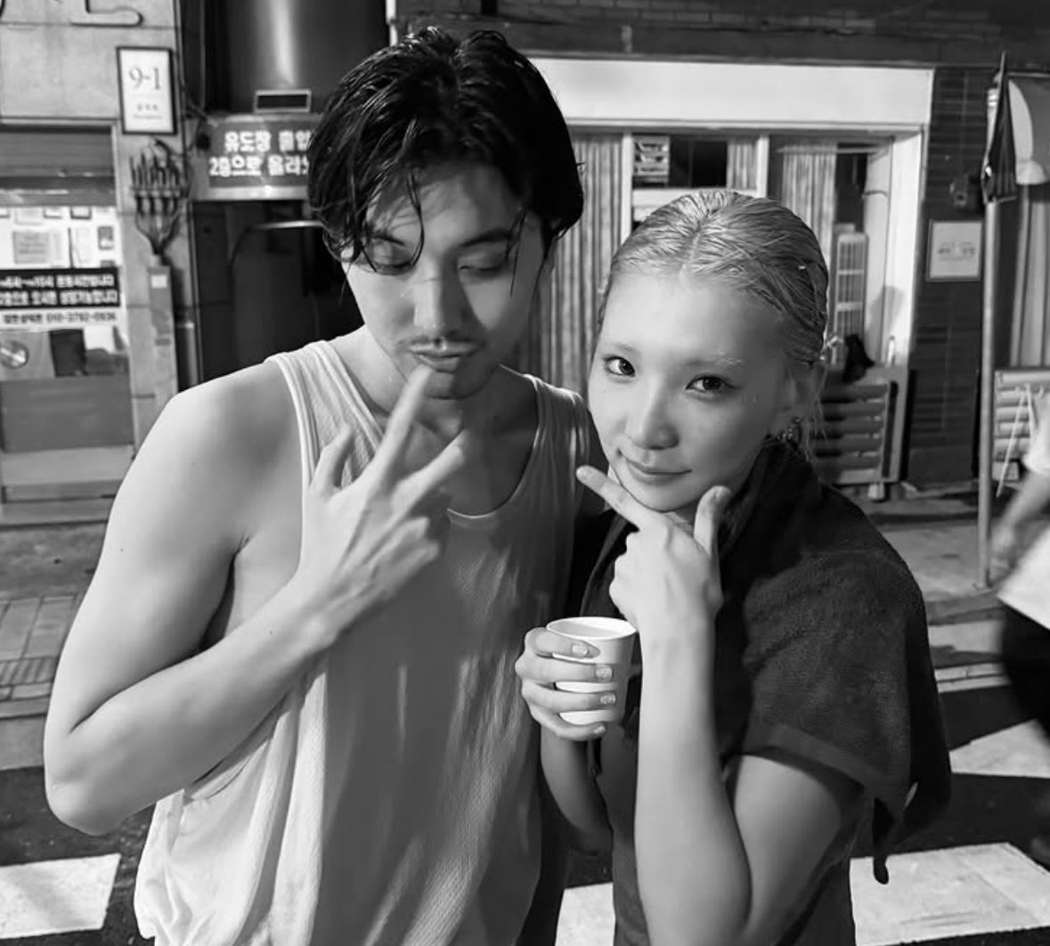 cobe_yuka's tweet photo. 藤井風さんYou MV in🇰🇷BTS📸
QQQ監督も映ってる✌️✌️
1ilio25  Instagram 
https://t.co/9r1BccLdg7 https://t.co/UuFOYsEVQL