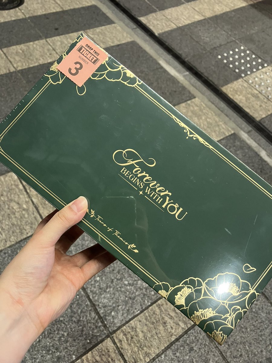 ym_count's tweet photo. [交換]未定事件簿 5周年 THEキャラ アニメイト　抽選会　くじ引き

譲：水無瀬夏彦、森月黎

求：左京静真

出先のためIDなしで失礼します。

指輪(リングセット)は指輪同士の交換、缶バッジは異種も検討します。
郵送or手渡し(大阪・京都)での交換希望です。
よろしくお願いいたします🙇‍♀️ https://t.co/9KNXzjXgYa