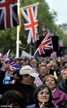 Megatron_ron's tweet photo. BREAKING: 🇬🇧 The UK government wants the British to prepare for war — BBC

The UK government wants all of it’s citizens to start preparing for severe disruption to their lives

It wants them to stockpile canned food and drinking water, strengthen their civic resilience, and plan for the possibility of war