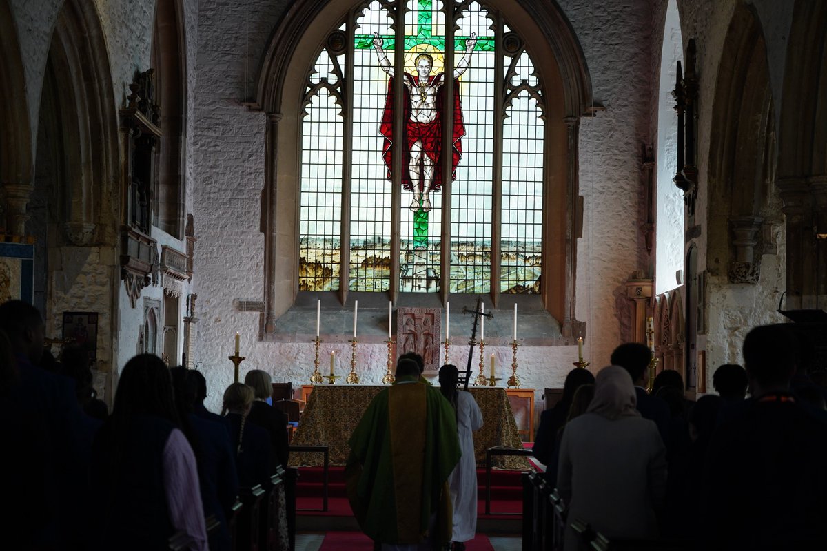 StepneyAS's tweet photo. Eucharist Service at St Dunstan’s Church, led by Reverend Trevor Crichlow.

#StepneyAllSaints #StDunstansChurch #EucharistService #CollectiveWorship #Faith #SchoolCommunity #ChurchOfEngland #ChristianValues #SpiritualLife #TowerHamlets #EastLondonSchools https://t.co/pkry7ywXRu