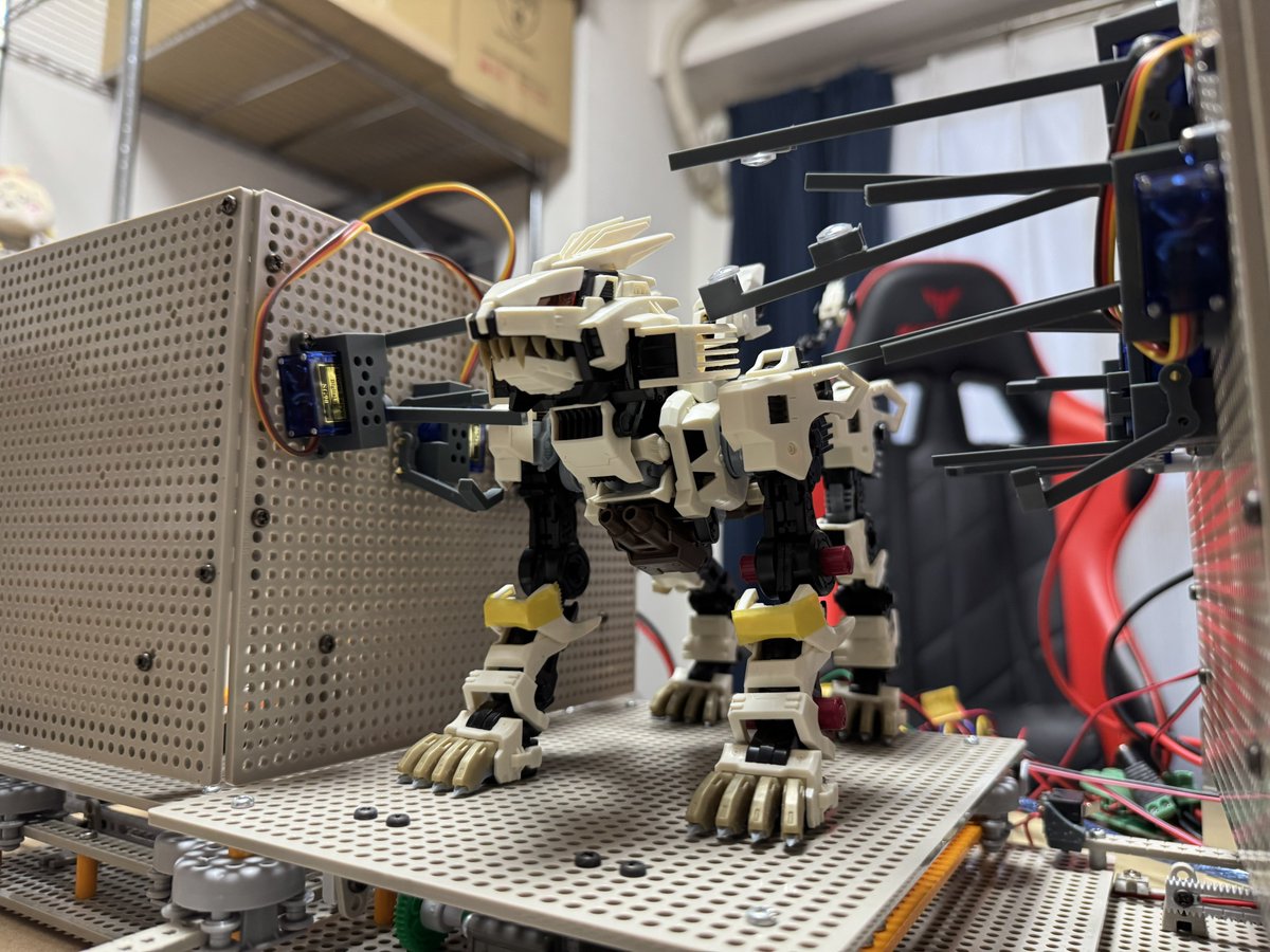 mayoliger's tweet photo. チェンジング・アーマー・システムコンセプト

調整が間に合わず、アーマーの着脱は間に合いませんでしたが、ZAODで展示します！よろしくお願いいたします🙇‍♀️ https://t.co/hShL7qKrWq