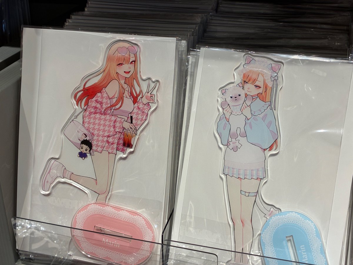 shibuya_t_comic's tweet photo. 📣入荷情報📣
お待たせいたしました！
大変好評をいただき完売しておりました下記商品につきまして再入荷いたしました！！

『SQUARE ENIX Official Goodsコーナー』

✅「その着せ替え人形は恋をする」ビッグアクリルスタンド　
・喜多川　海夢（メインビジュアル）
・黒江　雫（文化祭ｖｅｒ．）
・リズ
・喜多川　海夢（ブルーキティ）
・喜多川　海夢（ピンクコーデ）
・喜多川海夢(メイドセットアップ)
・黒江雫（メイドセットアップ）
・ブラックロベリア（メイドセットアップ）
・リズ(メイドセットアップ)
・十六夜ありさ(メイドセットアップ)

📍SHIBUYA TSUTAYA6F IP書店

#着せ恋