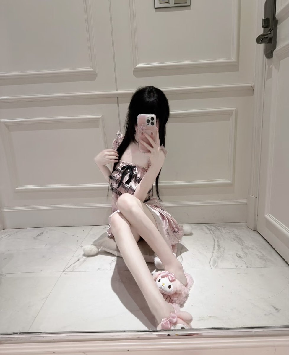 delicia_meninas's tweet photo. 有男生在线吗？                                     

      我现在想发几张福照,  是真的发啊啊啊？？😜 https://t.co/sshQfpfHKr