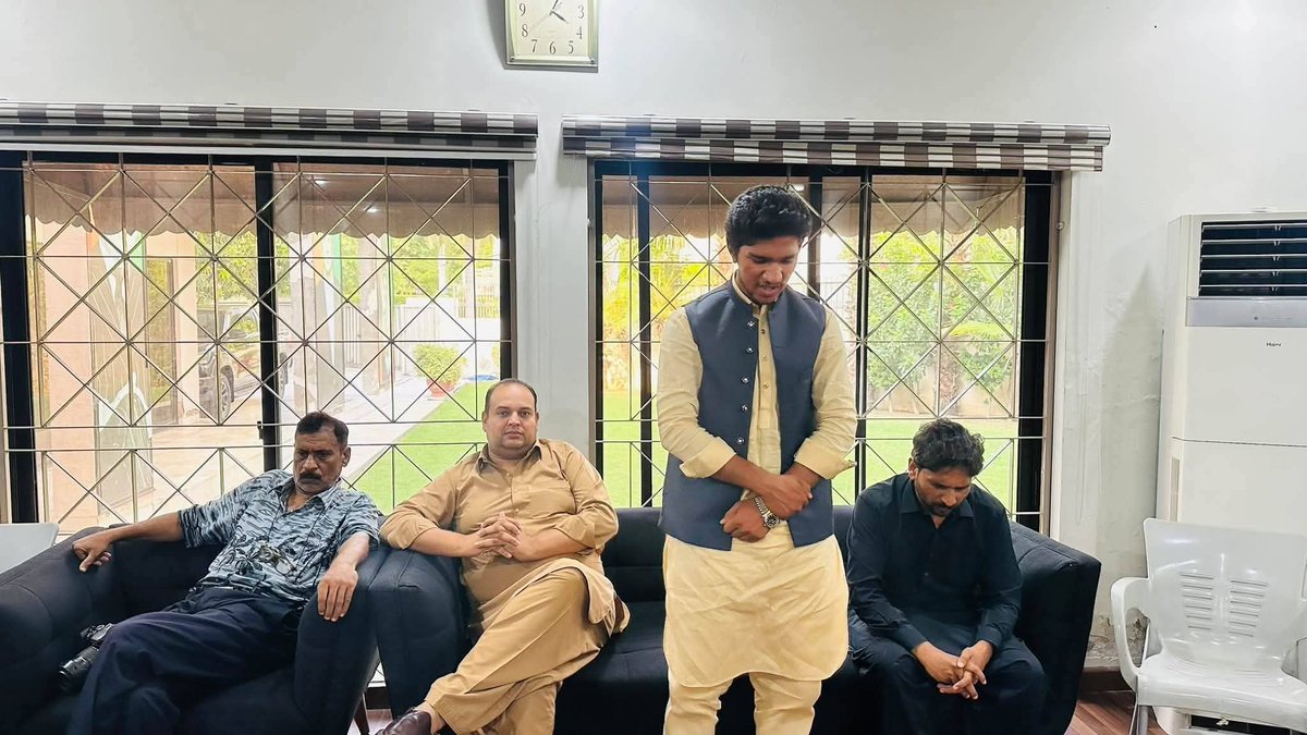 SalamatAli_ppp's tweet photo. پیپلز سیکرٹریٹ ماڈل ٹاؤن میں پی پی لاھور ڈویژن کے سیکرٹری اطلاعات صاحبان کا اجلاس سیکرٹری اطلاعات پاکستان پیپلز پارٹی وسطی پنجاب شہزاد سعید چیمہ نے اجلاس کی صدارت کی۔ https://t.co/KNuKdJHh5F