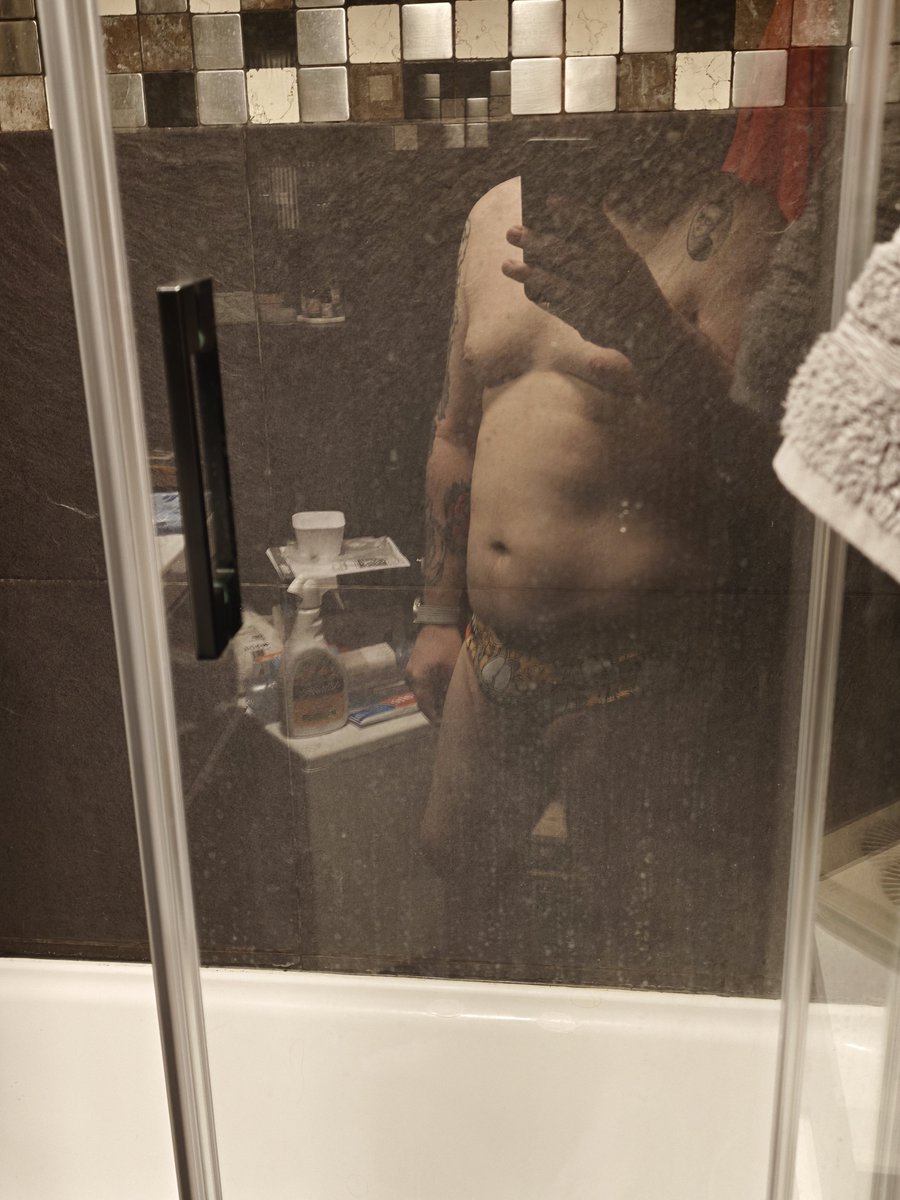 cursedboylx's tweet photo. Need to clean the glass doors, I know https://t.co/lVTZmar0ZY