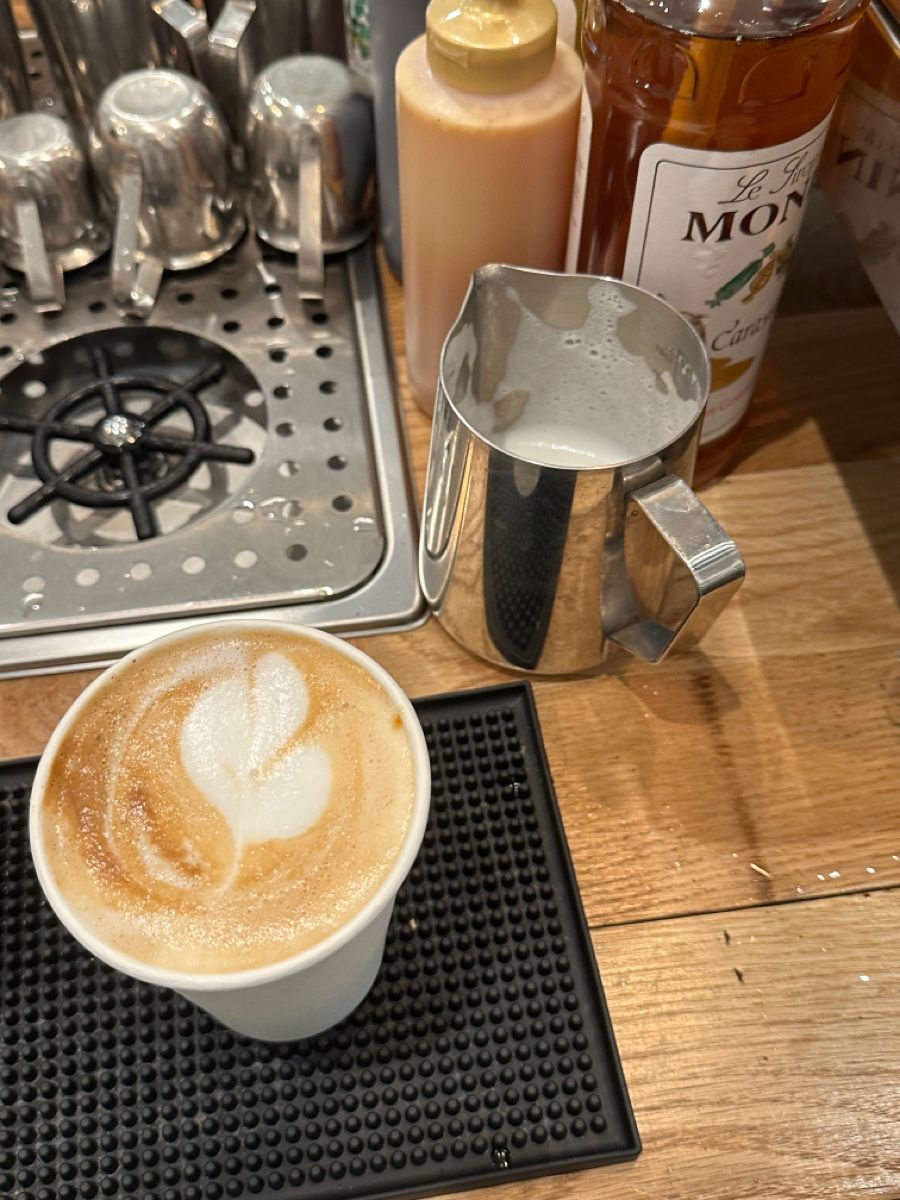 mokaivesx's tweet photo. I started taking coffee and drink-making lessons at Daydream Café with Dena, the owner! I really wanted to learn how to make my own coffee, so I proudly showed up for my first lesson… and immediately spilled the milk. #watwrongwithby https://t.co/bmcVDXrmp6