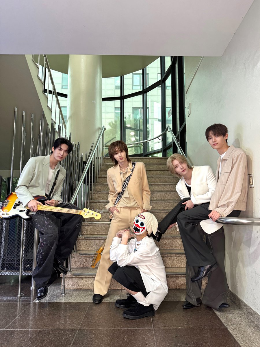 hrtzwav's tweet photo. [hrtz.pic] 260918

#뮤직뱅크

#hrtzwav #하츠웨이브 
#TheSecondWave_MOMENTUM 
#MOMENTUM #ALIVE https://t.co/MDvgRDrBFN