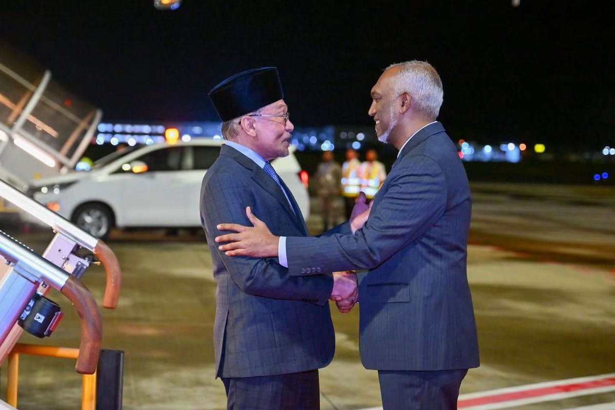 MMuizzu's tweet photo. It was an absolute honour to host you, dear Prime Minister @anwaribrahim, on your landmark State Visit to the Maldives.

Our fruitful official talks have laid a strong foundation for the future, reaffirming our shared commitment to expanding cooperation in key areas, including trade and investment, education and healthcare, tourism and sustainable development, Islamic affairs, and defence cooperation.

I am extremely grateful for your decision to consider extending a short-term currency swap facility of USD 100 million through our central banks. I am also pleased that the Government of Malaysia has agreed in principle to commence negotiations on a Preferential Trade Agreement, important steps that will further strengthen our economic partnership and create new opportunities for our peoples and businesses.

I also sincerely appreciate the timely message of support and encouragement you kindly sent for the PNC National Congress.

Your visit has opened a dynamic new chapter in the enduring bonds of friendship between the Maldives and Malaysia. I am confident that the brotherhood between our two nations will continue to reach new heights, for the mutual benefit and prosperity of our peoples.

May our bilateral ties grow ever stronger in the years ahead, In Sha Allah.

Long live 🇲🇻🇲🇾 friendship!