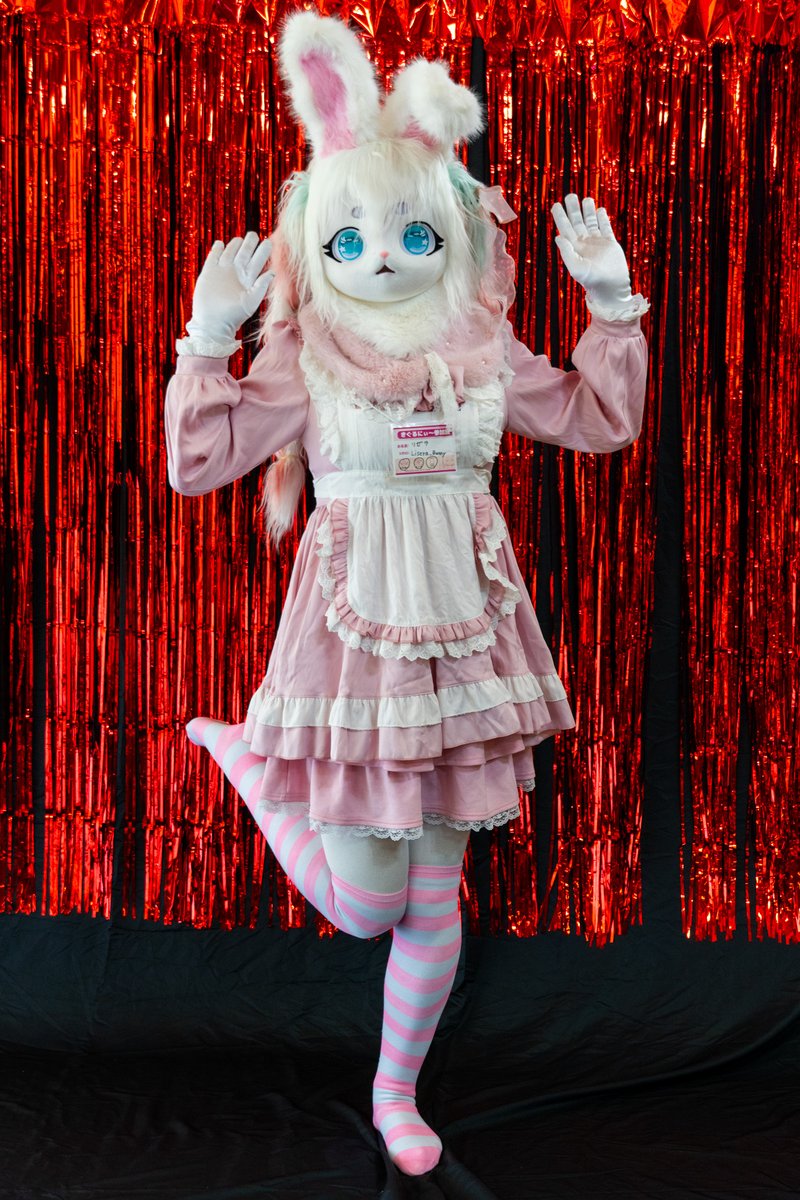 Lisera_Bunny's tweet photo. 金曜日ですね！1週間お疲れ様でした！
ぴょん♪なウサギのポーズです🐇💕

#きぐるにぃ～11
#着ぐるみ
#kigurumi https://t.co/MbkYjbFeOj