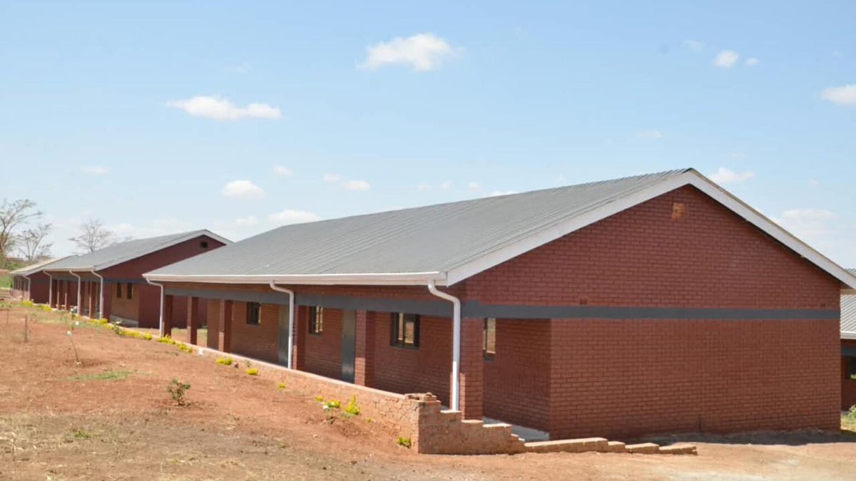 DoubleRedRose26's tweet photo. No more long journeys for basic services. The new school and clinic in Goromonzi are bringing education and healthcare closer to thousands of residents. Development must reach the people. Well done Chibamu Enterprise 🤝🤝🤝 https://t.co/pughnQKp7f