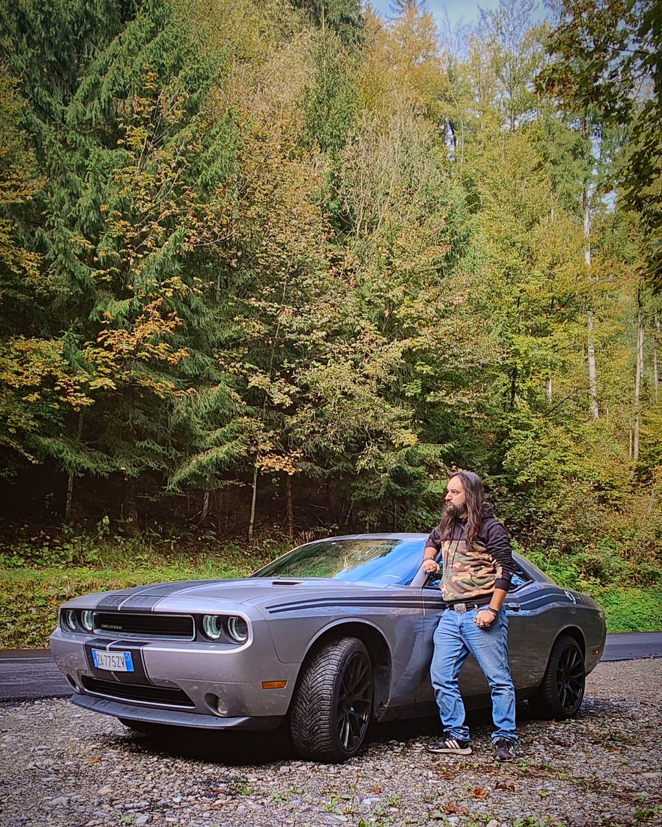 CathrynMen0eql's tweet photo. Me, holiday, autumn, forest, mountains, Italy, my Dodge Challenger muscle car. https://t.co/Y4SbeZdwj5