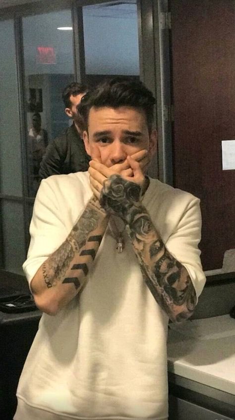 silviacambi93's tweet photo. My cupcake @LiamPayne 💗 https://t.co/6yTCAMKW90