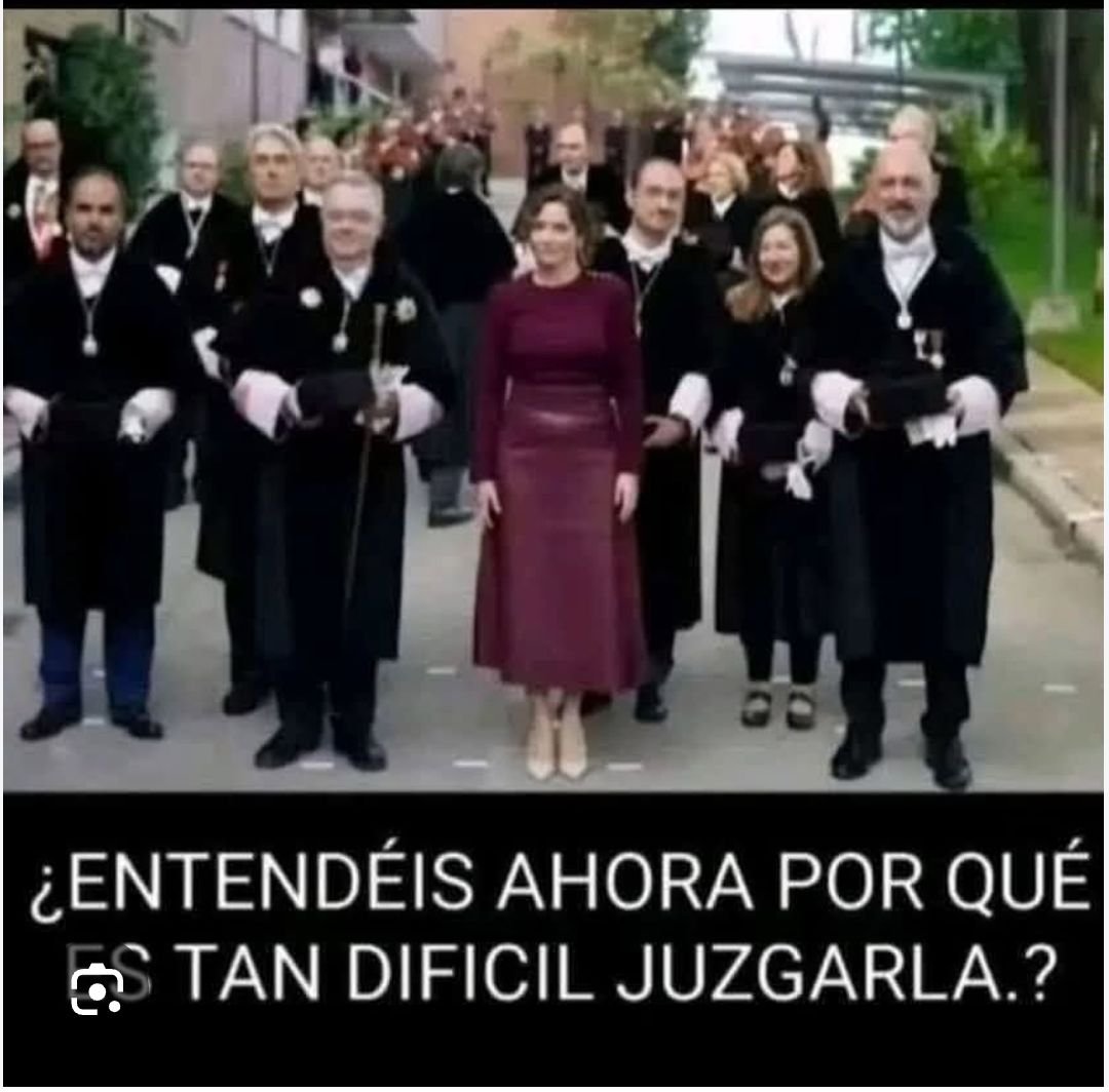 ELTOLAVARA6's tweet photo. En realidad, la culpa de que Ayuso delinca a diario no es de ella, la tienen los que la protegen, sus amigos los de las Togas.. Si la trataran como a Begoña o David Sánchez.. Sólo hubiera delinquido una vez y hubiera ido a la cárcel.. VERGÜENZA DE "JUSTICIA"😡😡 https://t.co/GeQpwBFgqT