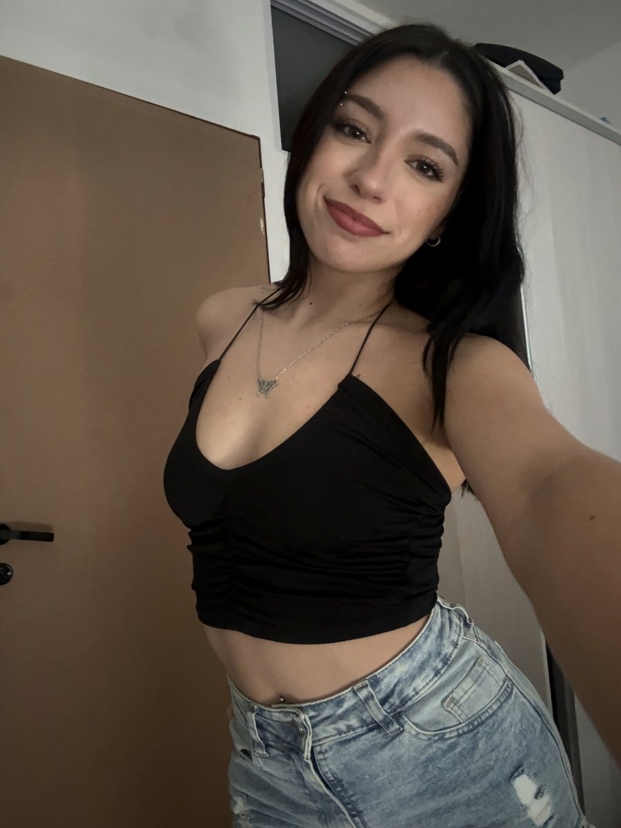 rubylunaa57's tweet photo. current objective: look good and make it through https://t.co/4tvFIsQYje