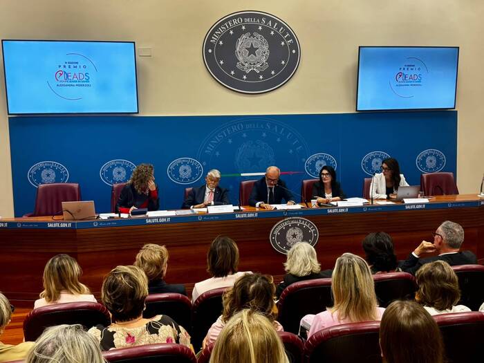 SIOTOrtopedia's tweet photo. 17 settembre 2026 | La D.ssa Erika M. Viola, Consigliera SIOT, Coordinatrice della Commissione Pari Opportunità, ha ricevuto a Roma il Premio LEADS “Alessandra Pederzoli” nella categoria “Medicina d’urgenza e vittime di violenza” per l’impegno nel Progetto SIOT “Tornando a casa” https://t.co/ZbwbRiPHjZ
