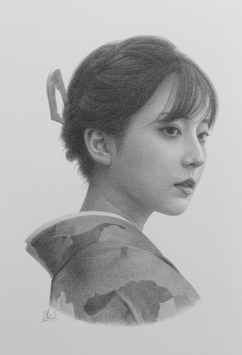 yasutomooka's tweet photo. 明日からグループ展「RealとReality」が始まります。
下記リンクから抽選販売に参加出来ます、ご興味のある方は覗いて頂けると幸いです。
初日１９日は１３時から少し在廊を予定しております。
連休は実家に帰省するので、新幹線の都合で在廊時間が短いのはご容赦ください。
https://t.co/DkcfpU7Voa https://t.co/ZRndrXgsVL