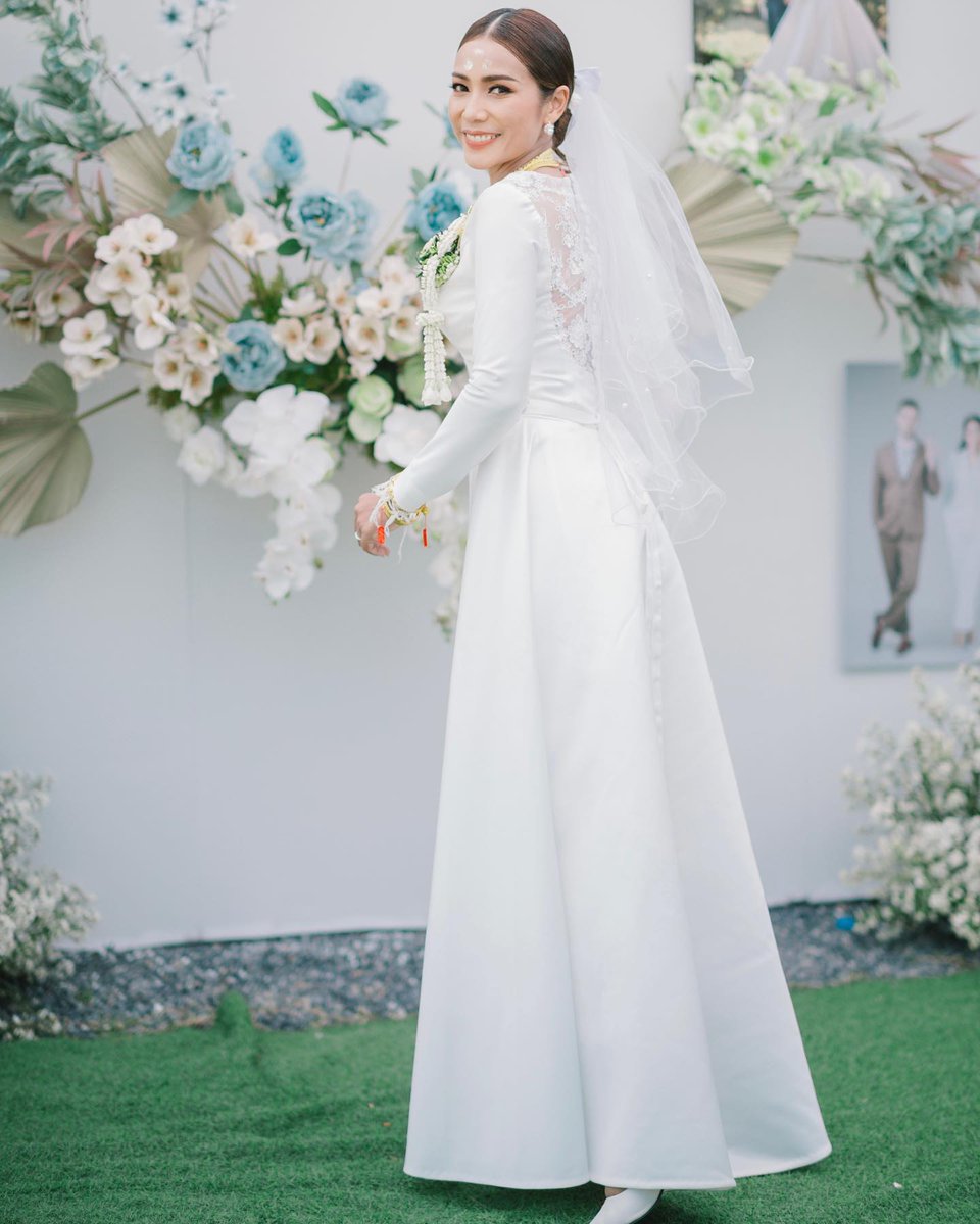 WaylonStaf1v's tweet photo. Bride https://t.co/Sz4YYcIObf