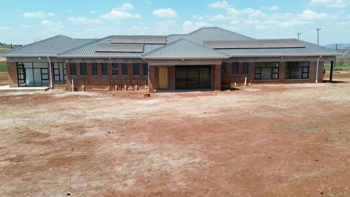 DoubleRedRose26's tweet photo. No more long journeys for basic services. The new school and clinic in Goromonzi are bringing education and healthcare closer to thousands of residents. Development must reach the people. Well done Chibamu Enterprise 🤝🤝🤝 https://t.co/pughnQKp7f
