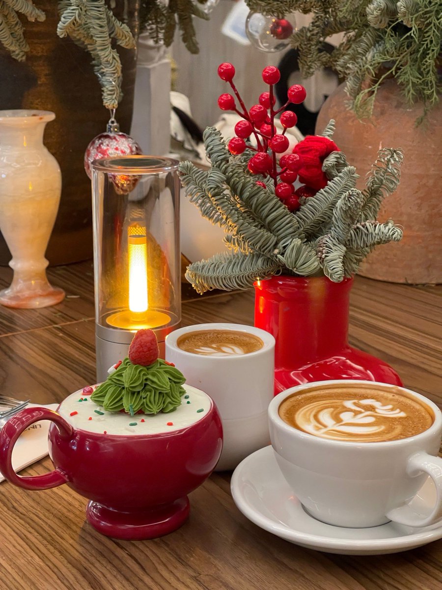 mistj609422's tweet photo. Today’s the perfect day to pause, savor the warmth of small joys, and cherish every moment wrapped in this holiday glow. https://t.co/B14Ku9RYdb