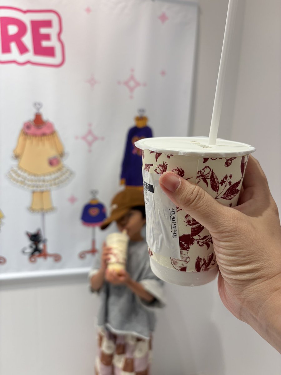 kiki04080908's tweet photo. apolina でざわついてる中、大きいぬいぐるみ買うべきだったか迷ってる🧐
Beuteaも良かった🥤 https://t.co/R6oyGwhvac