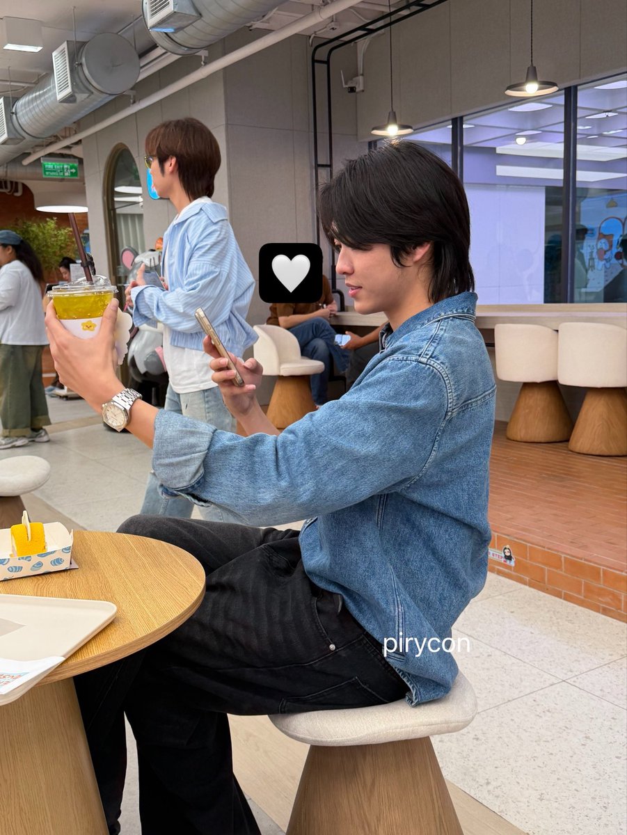 pirycon's tweet photo. เจอพี่บูมใกล้มากช่วยด้วยย 😭😭 #GEMMHOUSE https://t.co/5R98S6dkl1