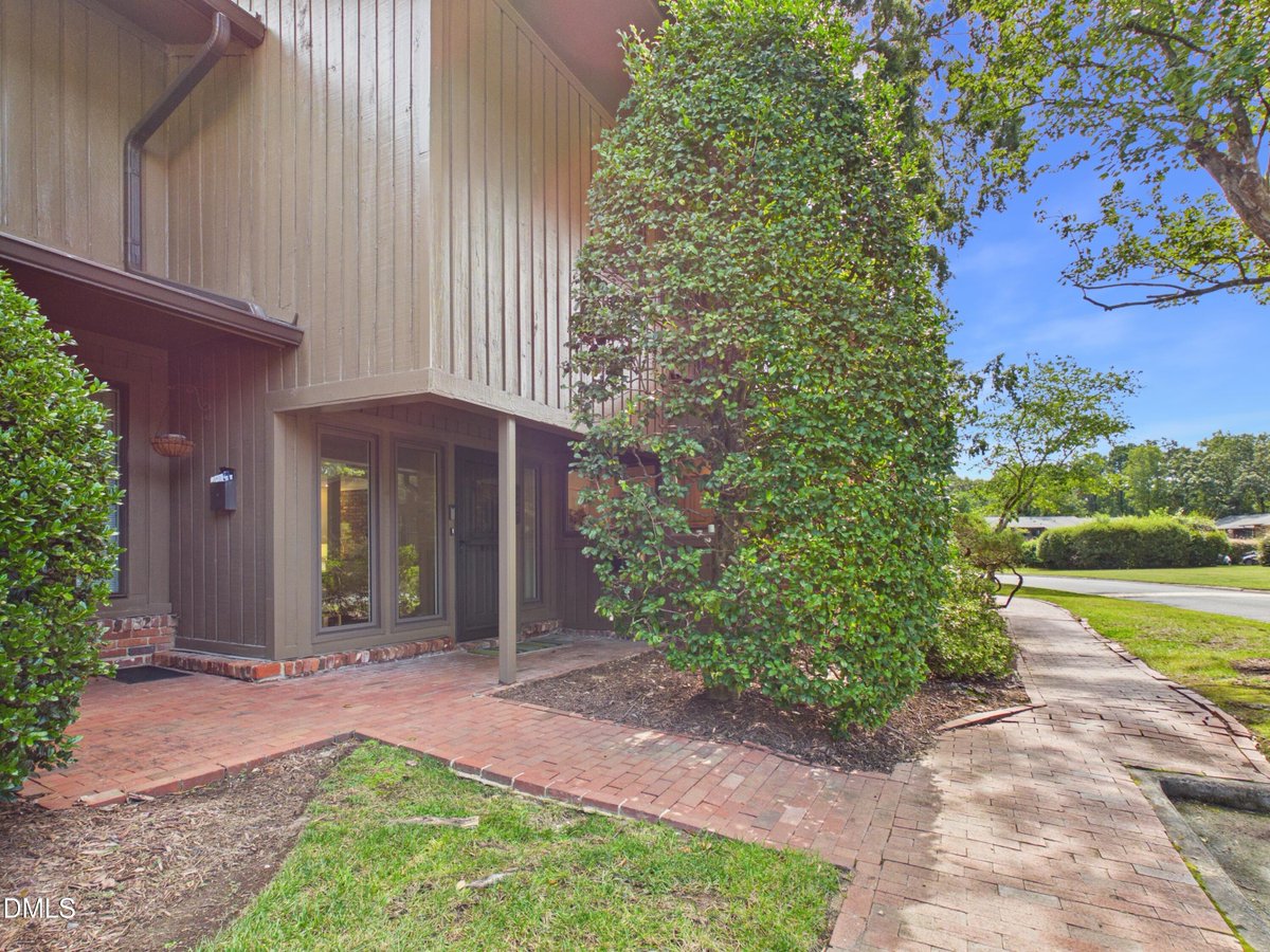 McCormickTeamRE's tweet photo. 1407 Oak Tree Drive Unit 1407, Chapel Hill, NC, 27517
3 bed | 2.5 bath 1308 Sq. Ft.
Active | 383500
https://t.co/D3clXB9KlB
Hard to find: a beautifully renovated 3BR/2.5BA home under $400K with the trifecta of location, low-maintenance living, and exceptional updates! Ideally... https://t.co/XYV9m75Vpi