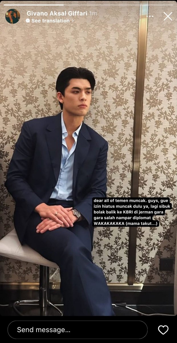 ameratyns's tweet photo. jossgawin prompt au; wrong target

niatnya givano ngewakilin temen buat nampar pacar adeknya, eh malah salah sasaran nampar diplomat muda yang lagi dinas. https://t.co/RG7NyAAFBm