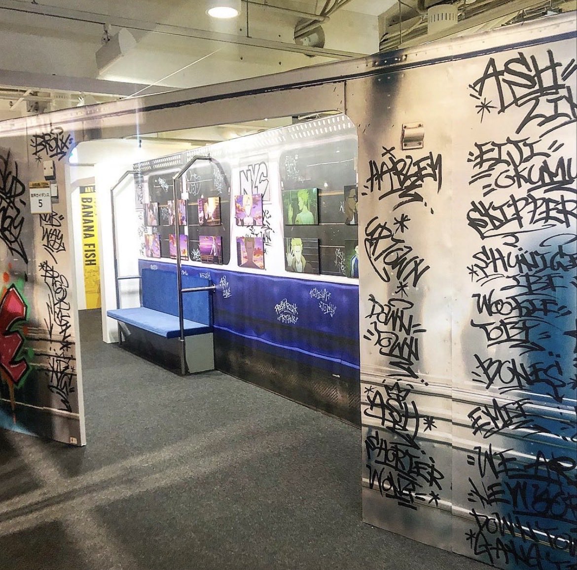 marco3395877's tweet photo. MAPPA EXPO行ったらバナナフィッシュ原画展のこと思い出して懐かしさがすごい。またやってほしいなあ。今度は原作→アニメの全部見れるタイプのがいいな、前の時は英二の朝食とか電車とか色々展示もこだわっててほんとよかった...最後のエリアは📨シーン見せられるところで泣いたし周りみんな泣いてた https://t.co/eJYXRX0qsj