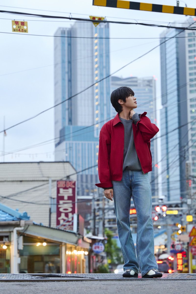 shibuya_parco's tweet photo. 【開催中💐】Unscripted Days —ソウル、台本のない5日間
 #キム・ドンヒ さんが初の公式写真集発売を記念した写真展を開催。写真集の収録カットに加え、誌面には掲載されない未公開写真も展示中📸
@parco_x 
🗓️9.12-9.28
📌渋谷パルコ/B1F GALLERY X BY PARCO
▼詳細はこちら
https://t.co/zn0ROfgX7B https://t.co/dO108fIARm
