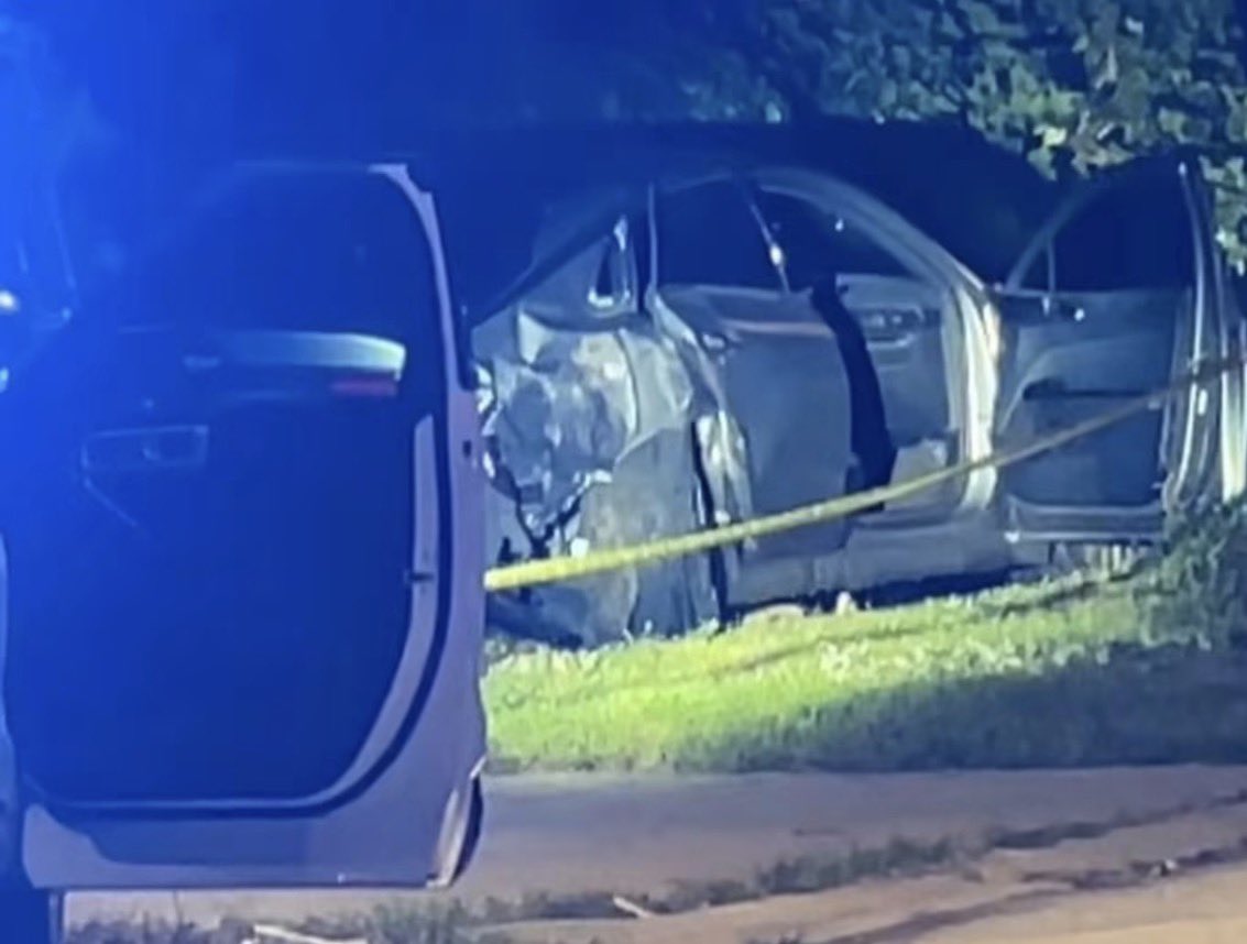Poetikflakko's tweet photo. CHICAGO RAPPER 051 DRILLA (051 YOUNG MONEY) REPORTEDLY IN CRITICAL CONDITION AFTER BEING SH*T IN THE EYE, FOREARM AND CHEST ON 89TH AND STATE — HE ALLEGEDLY CRASHED HIS CAR FOLLOWING THE SH**TING‼️🙏🏾💔😳👀 https://t.co/oi7uqFOijd