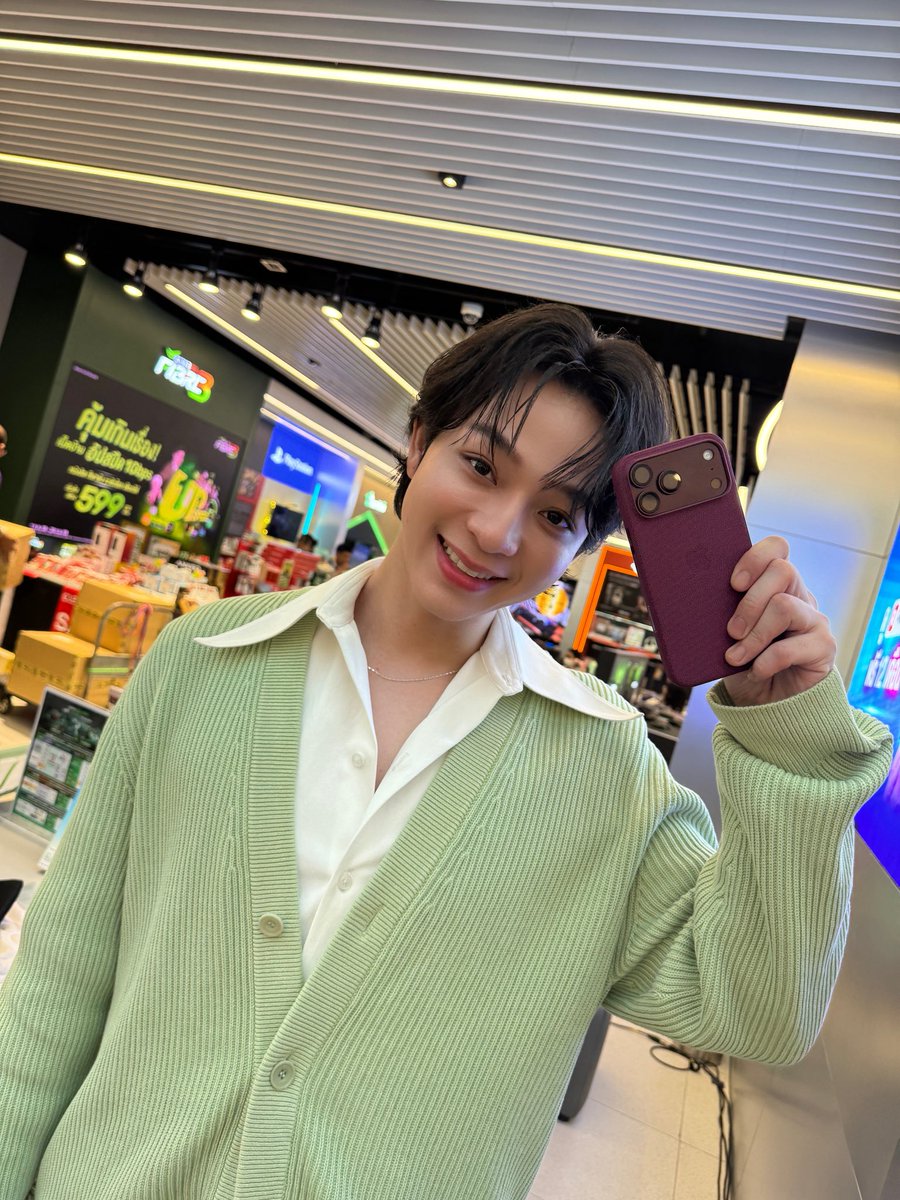 wabisabiTH's tweet photo. ต้องขอขอบคุณทาง @AIS_Thailand ที่ให้น้องบาสได้มา shopping 🛒 iPhone 18 Pro ที่ AIS Shop เซ็นทรัลเวิลด์นะคะ 💚🙏🏻

ขอบคุณแมะๆที่มาหากันด้วยน๊าาา~
อ้วมขออวดของใหม่ค๊าบบบ สีสวยมั้ยยย

#iPhone18ProAIS
#ซื้อiPhone18Proที่AIS
#บาสเด็กอ้วนที่แท้จริง https://t.co/4ICToStSEM