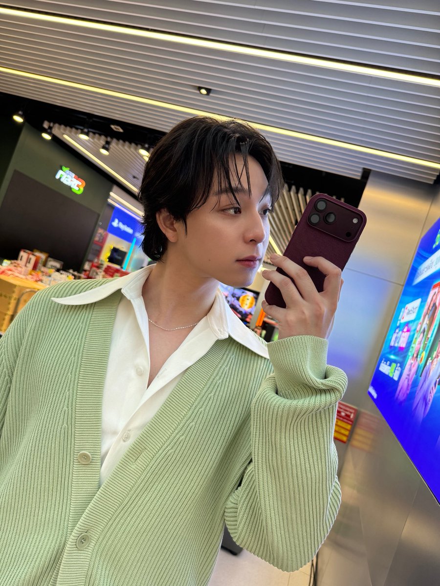 wabisabiTH's tweet photo. ต้องขอขอบคุณทาง @AIS_Thailand ที่ให้น้องบาสได้มา shopping 🛒 iPhone 18 Pro ที่ AIS Shop เซ็นทรัลเวิลด์นะคะ 💚🙏🏻

ขอบคุณแมะๆที่มาหากันด้วยน๊าาา~
อ้วมขออวดของใหม่ค๊าบบบ สีสวยมั้ยยย

#iPhone18ProAIS
#ซื้อiPhone18Proที่AIS
#บาสเด็กอ้วนที่แท้จริง https://t.co/4ICToStSEM