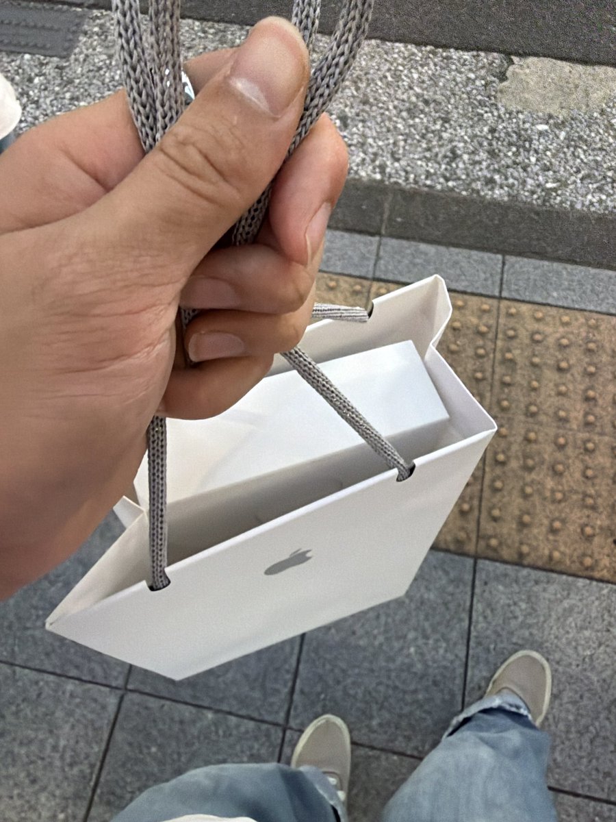 abusime57's tweet photo. Applewatchの箱デカすぎて草 https://t.co/KeoFKCoSJX