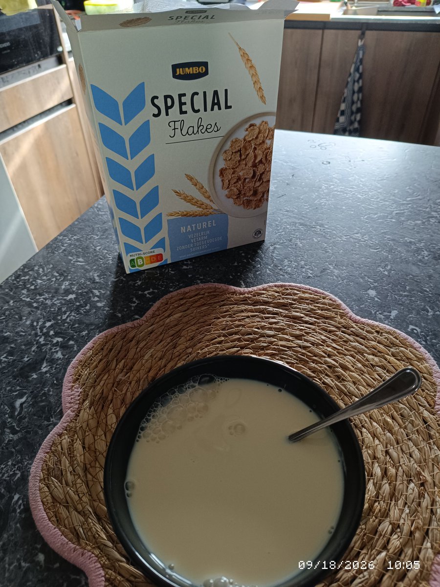 AndreAlexW's tweet photo. goodmorning everynyan breakfast with soya milk cuz #lactoseintolerant and my hair lowk got fucked up so we wearing a beanie as long as we can at school today 💯 https://t.co/eiUZTwX57B