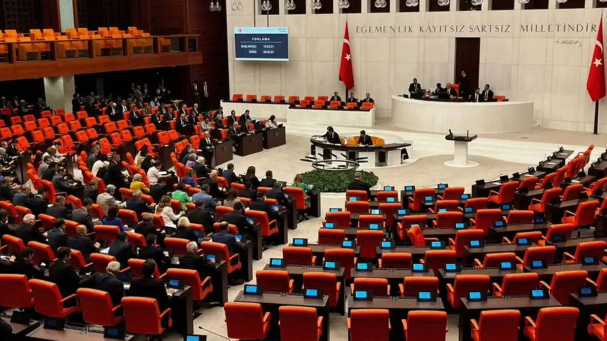 EkonomimCom's tweet photo. 📌 Türkiye’de kadın-erkek eşitliği raporu: En büyük fark siyasette

➡️ Türkiye, eğitimde kadınlarla erkekler arasındaki farkın yüzde 98,7’sini kapatırken ekonomik katılım ve fırsatlarda yüzde 52,5, siyasi yetkilendirmede ise yüzde 11,8 seviyesinde kaldı. WEF’in 2026 raporunda Türkiye 145 ülke arasında 126’ncı sırada yer aldı. 

https://t.co/JdTpfC7aEj