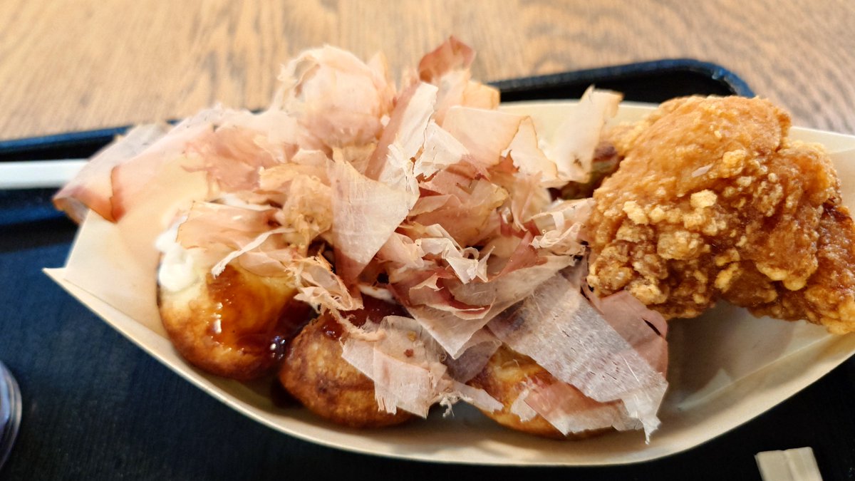 MX_chan's tweet photo. 少し早めの夕飯は成田空港のぼてぢゅうにて、プライオリティパスでいただける大阪道頓堀セットにしました💳️  大変美味しゅうございました🙏🥢😎 https://t.co/XtXSwXxJZJ