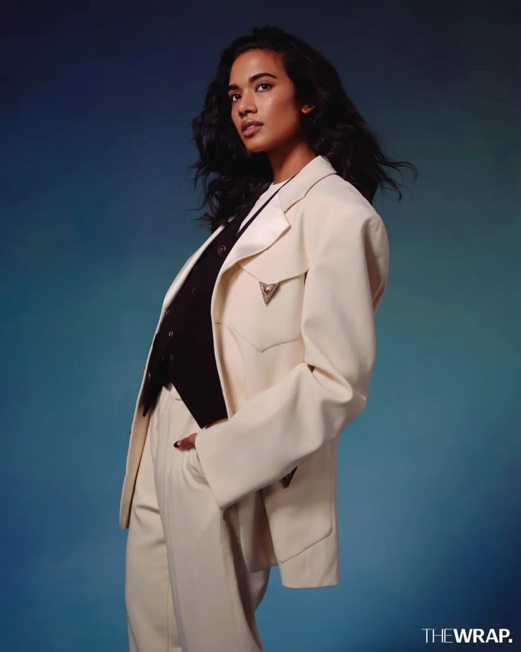 barantosgooner's tweet photo. hot = supriya ganesh in suits https://t.co/IwDaqEbsY9