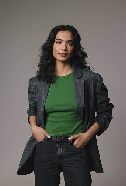 barantosgooner's tweet photo. hot = supriya ganesh in suits https://t.co/IwDaqEbsY9