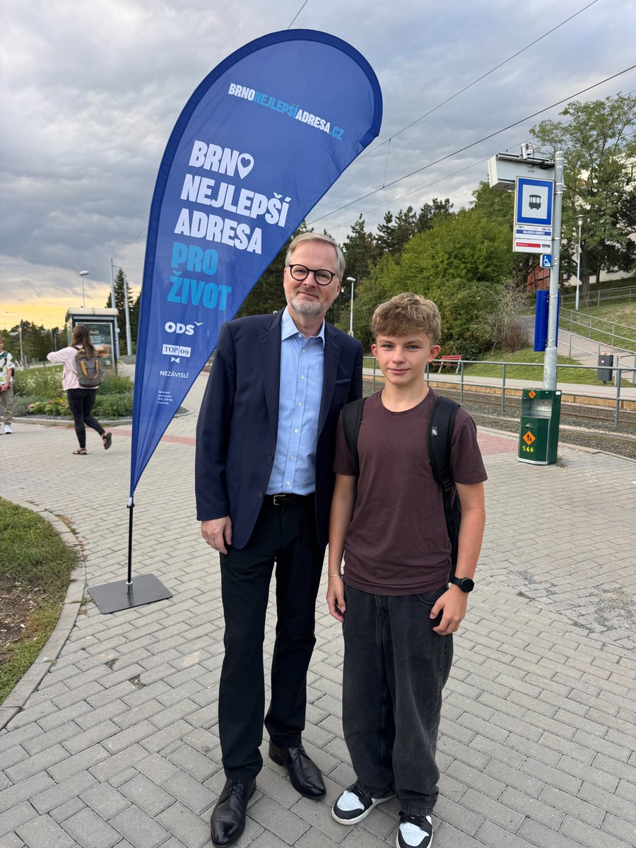 P_Fiala's tweet photo. Včera v Brně s vámi! 👍🏻

Přišel jsem podpořit kandidátku na primátorku Brna Kamilu Zlatuškovou, senátora Zdeňka Papouška a také Martina Basela, lídra naší kandidátky v Brně-sever.

Pak už následovala společná diskuze. A byla skvělá! Díky všem, kteří přišli, za otázky, názory i otevřenou debatu. Přesně taková setkání mají smysl.